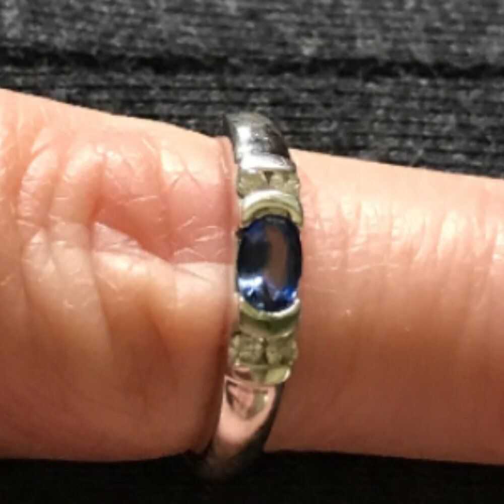 Effy 14k white gold tanzanite diamond band pinkie ring. Solid gold. size 4.5